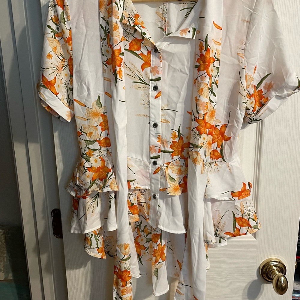 Ups & Downs light weight blouse w white and orange Lillie’s!